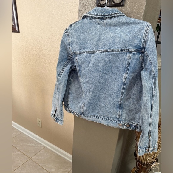 Forever 21 Denim Distressed Jacket Size Medium - Picture 3 of 3